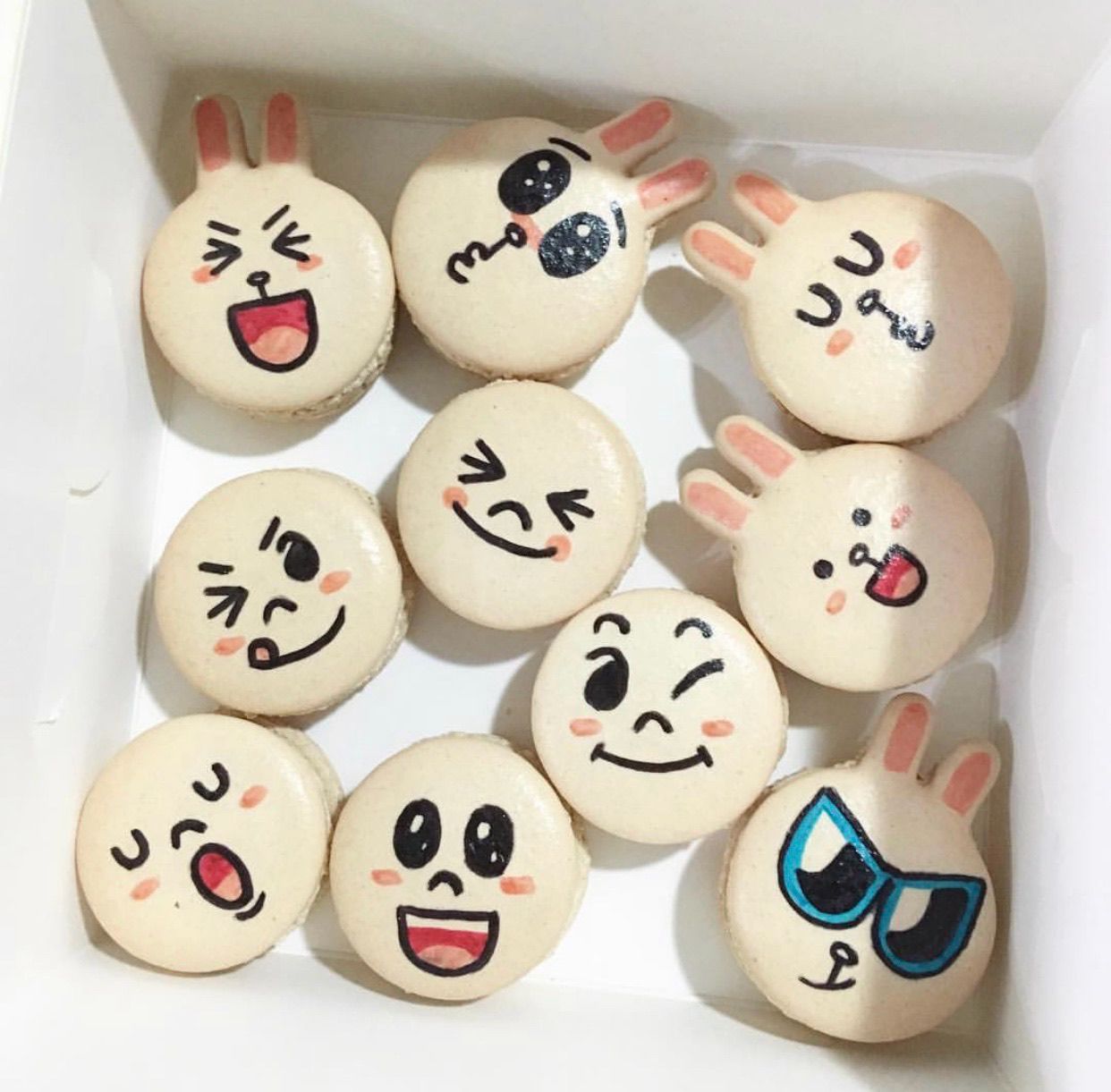 LINE Macarons