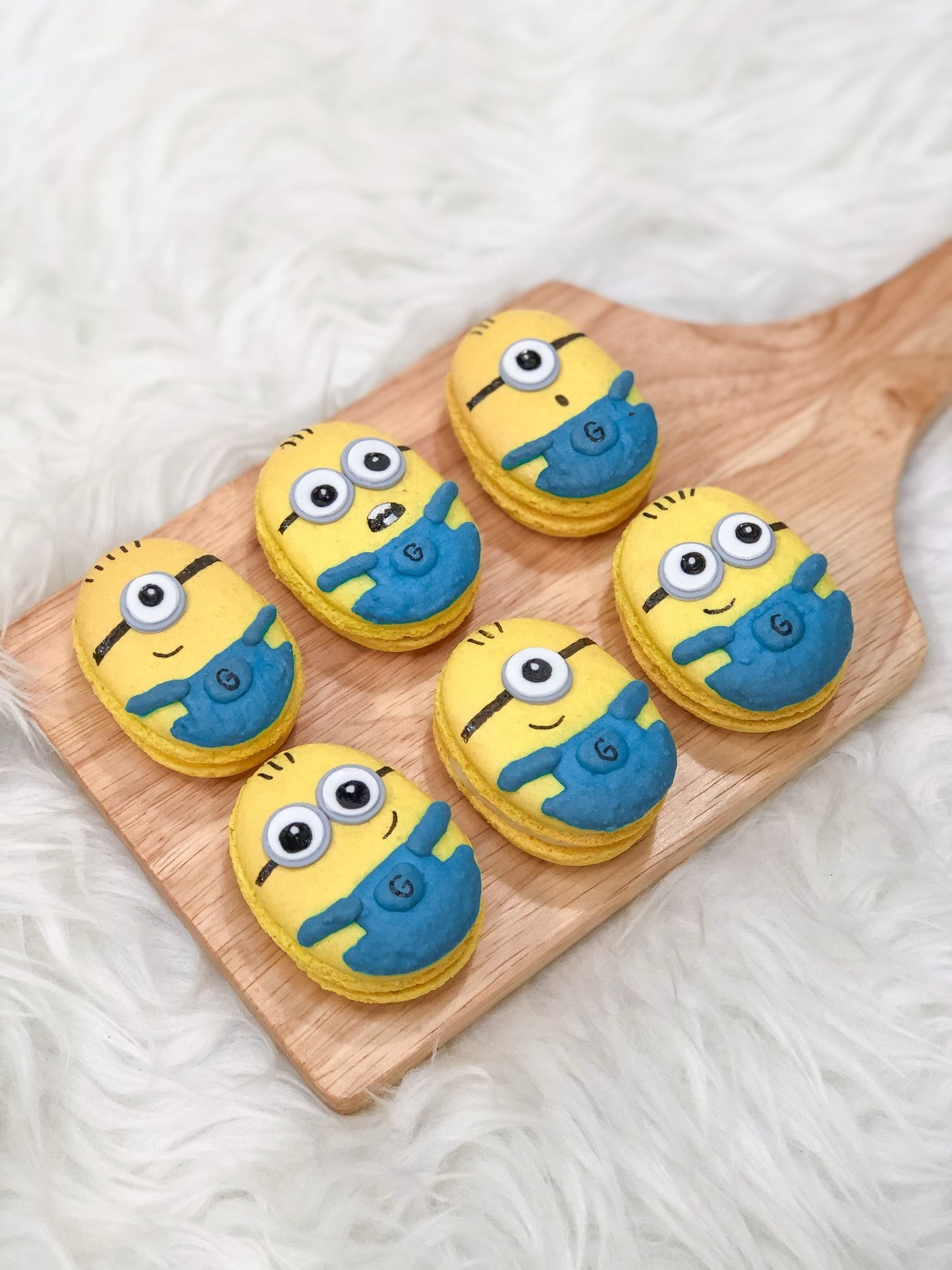 Minion Macarons