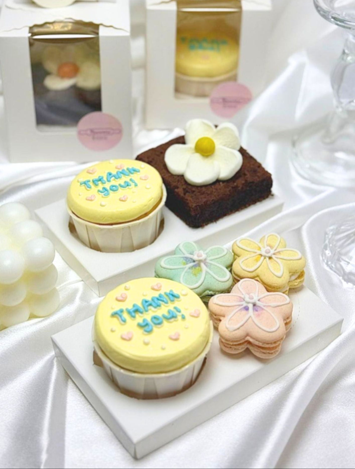 Cupcake & Flower Macaron Gift Set