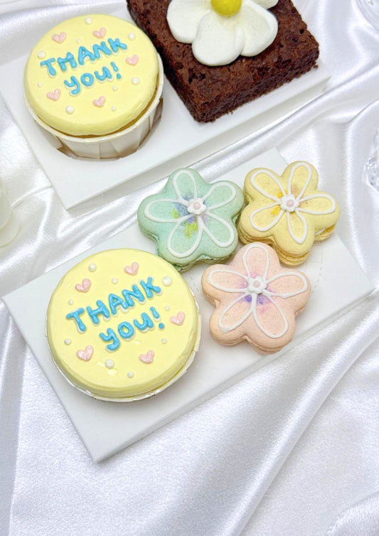 Cupcake & Macaron Set (Bundle of 6)