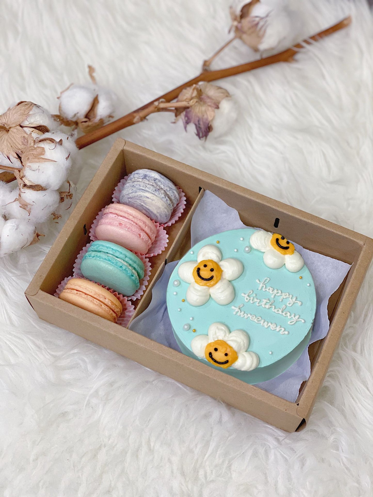 Smiley Daisy Bento Cake