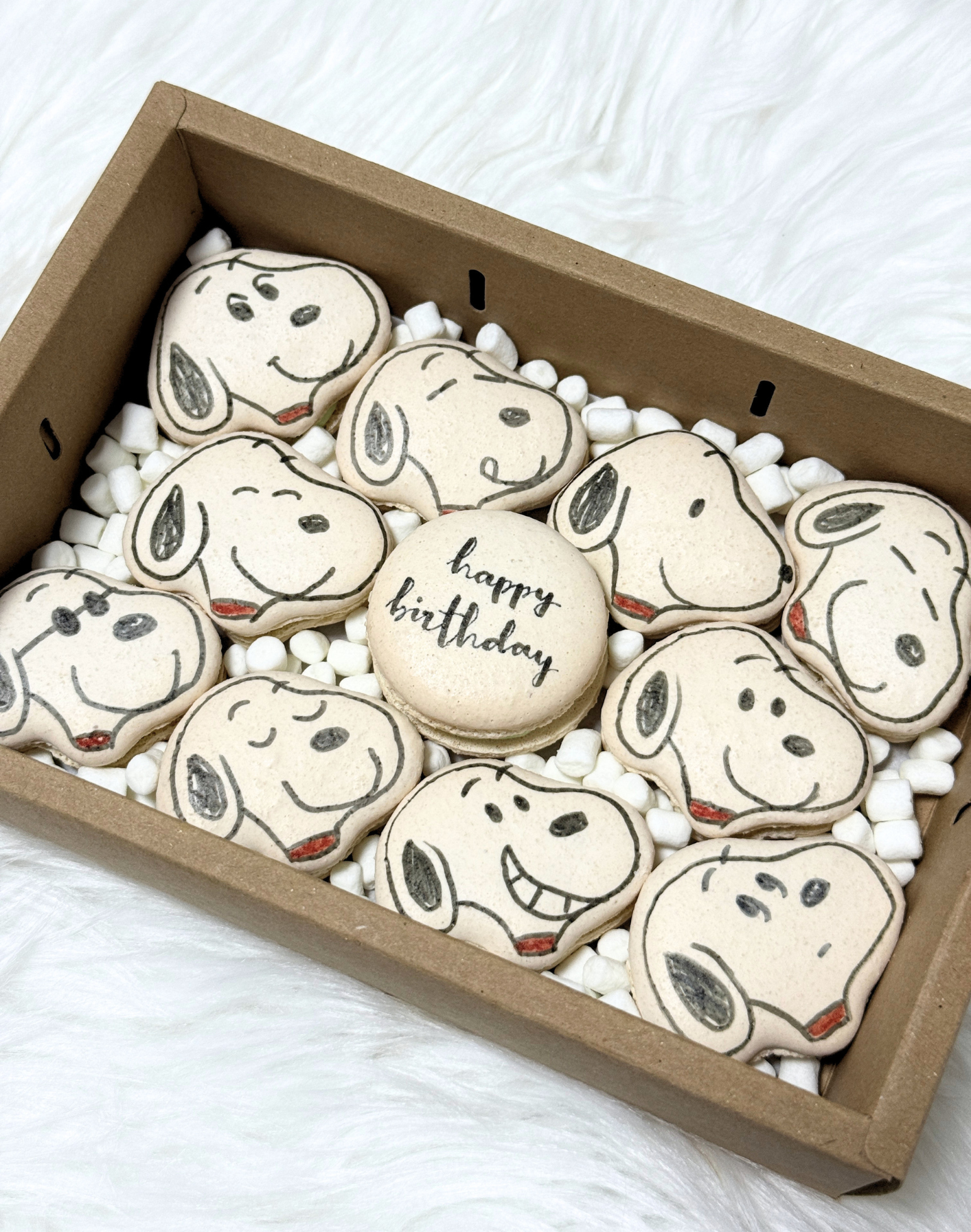 Snoopy Macarons