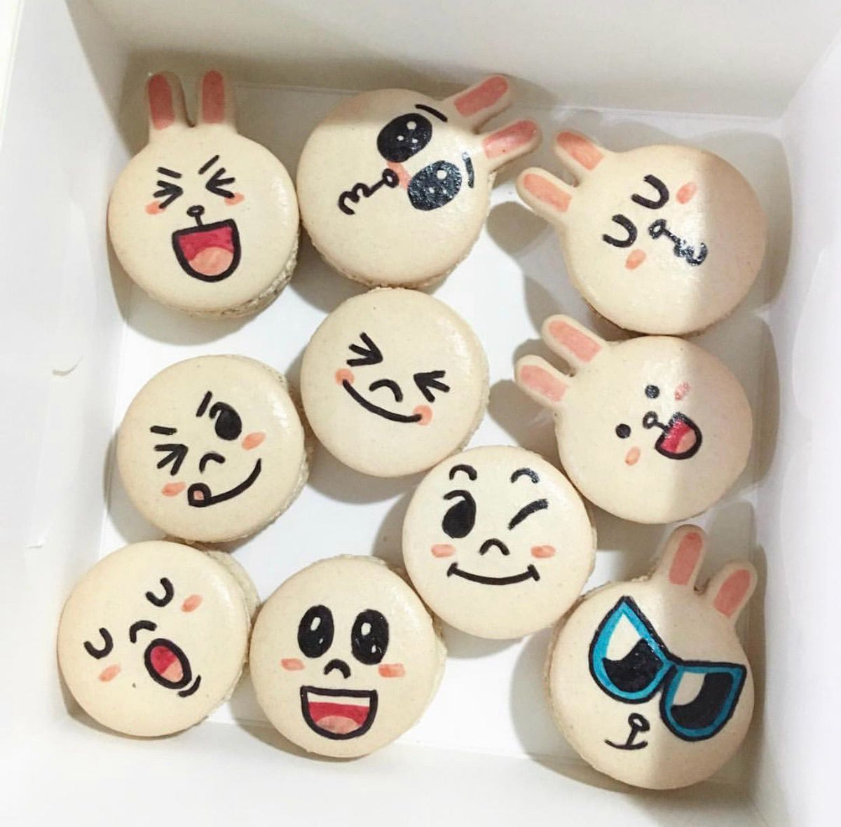 LINE Macarons