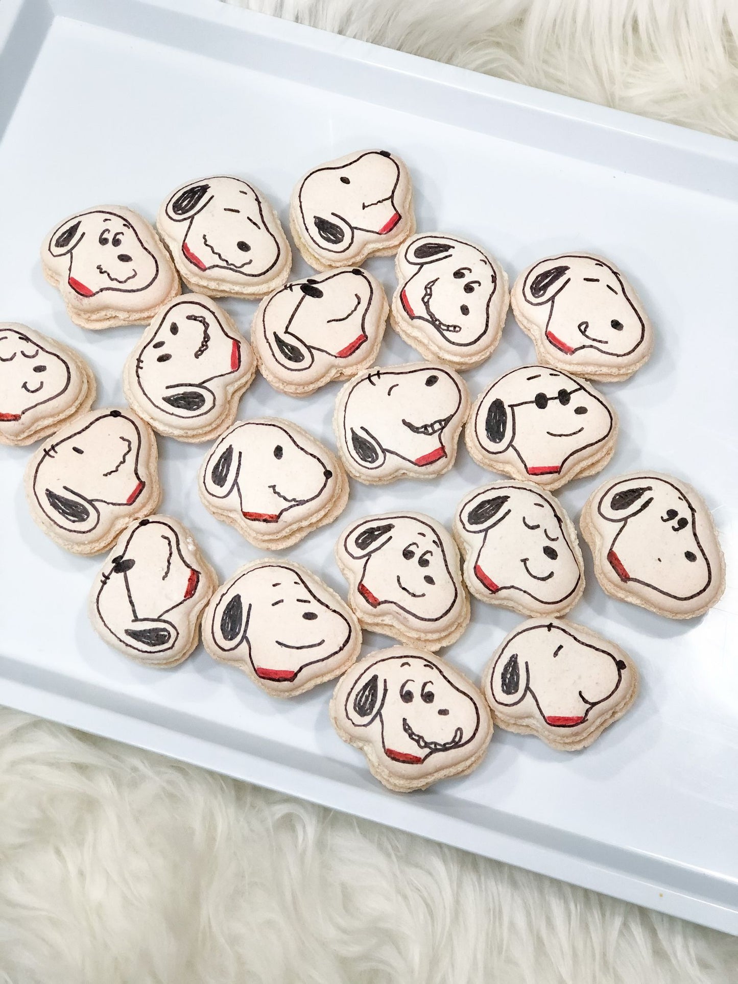 Snoopy Macarons